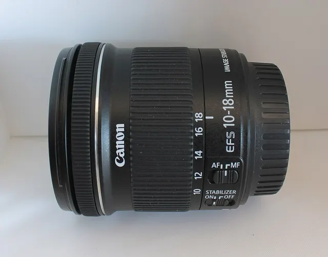 Canon EF-S 10-18mm f/4.5-5.6 IS STM