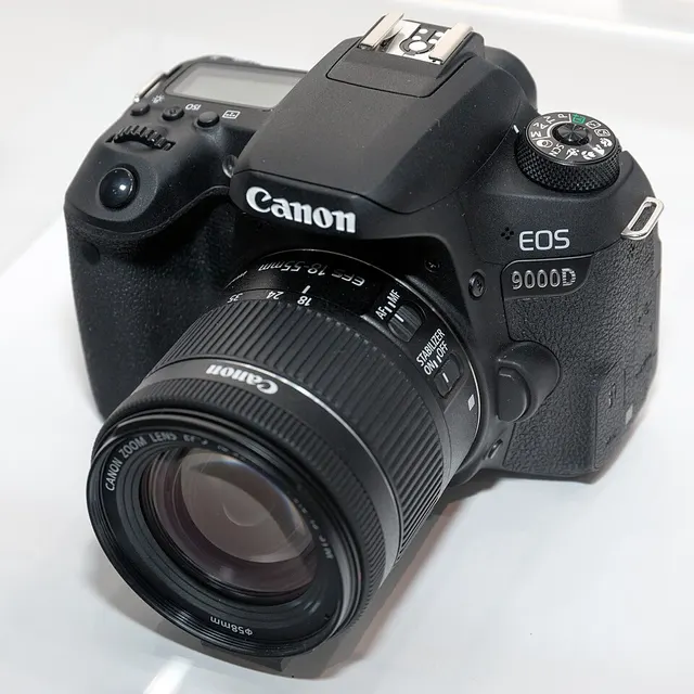 Canon EOS 77D