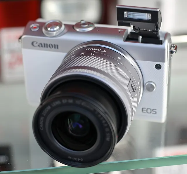 Canon EOS M100
