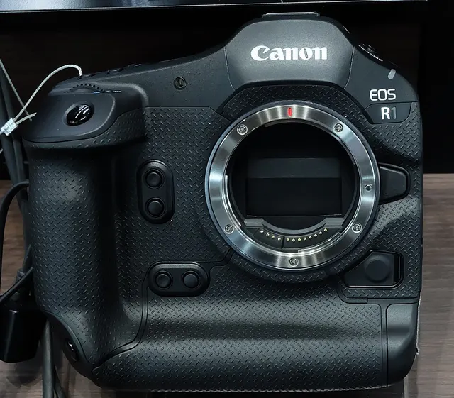 Canon EOS R1