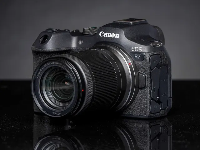 Canon EOS R7