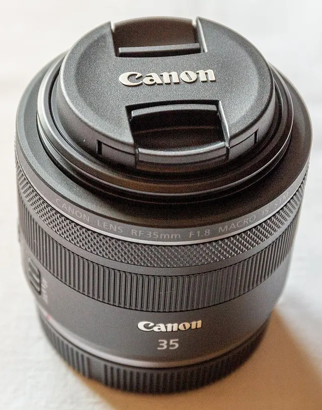 Canon RF 35mm F1.8 Macro IS STM