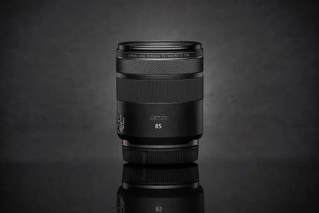 Canon RF 85mm F2 Macro IS STM