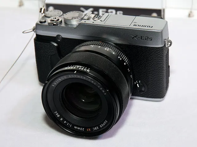 Fujifilm X-E2S