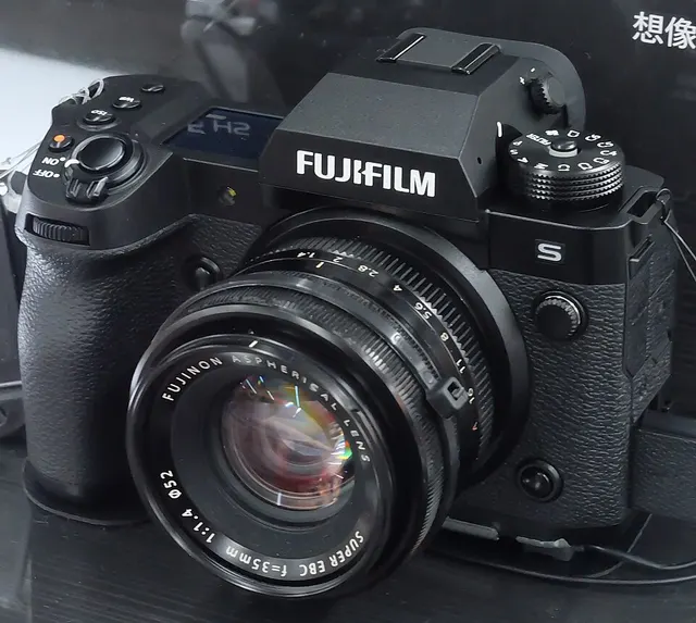 Fujifilm X-H2S