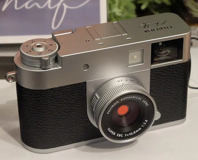 Fujifilm X half