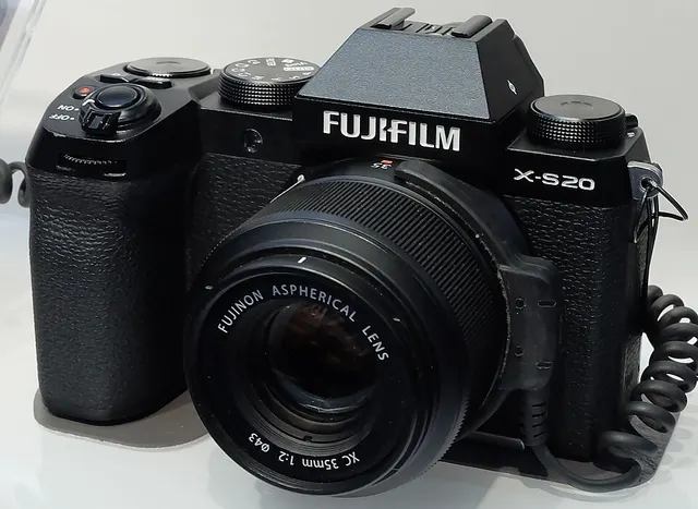 Fujifilm X-S20