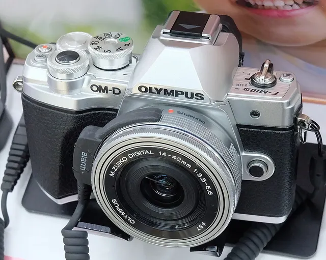 Olympus OM-D E-M10 Mark III