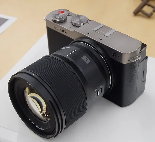 Panasonic Lumix S9