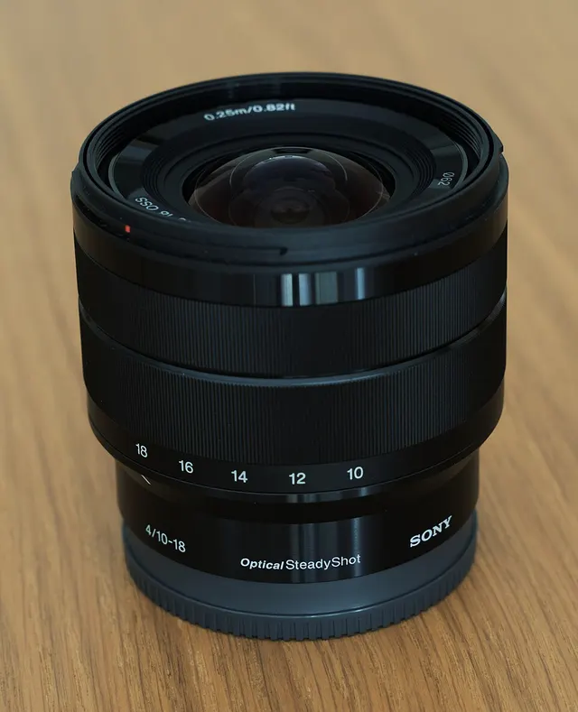 Sony E 10-18mm F4 OSS